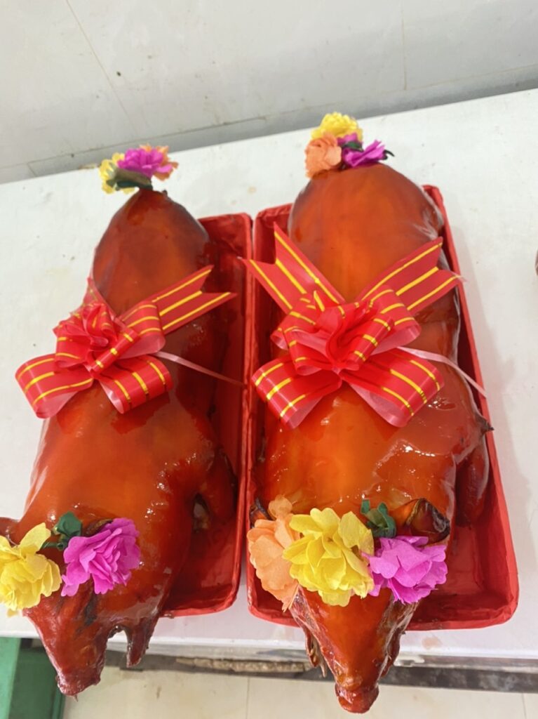 heo quay cúng khai trương